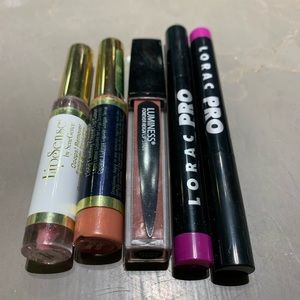Brand name lipstick & lipgloss bundle!